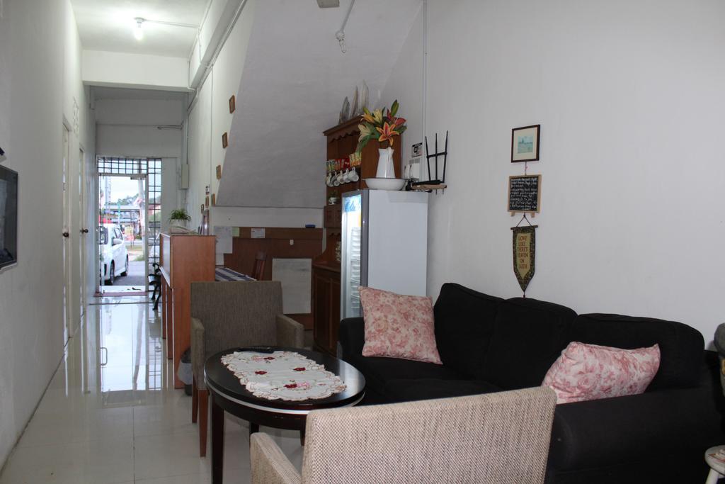 Emma Guesthouse Jertih Exterior photo