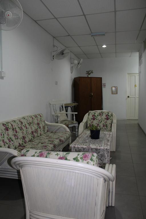 Emma Guesthouse Jertih Exterior photo